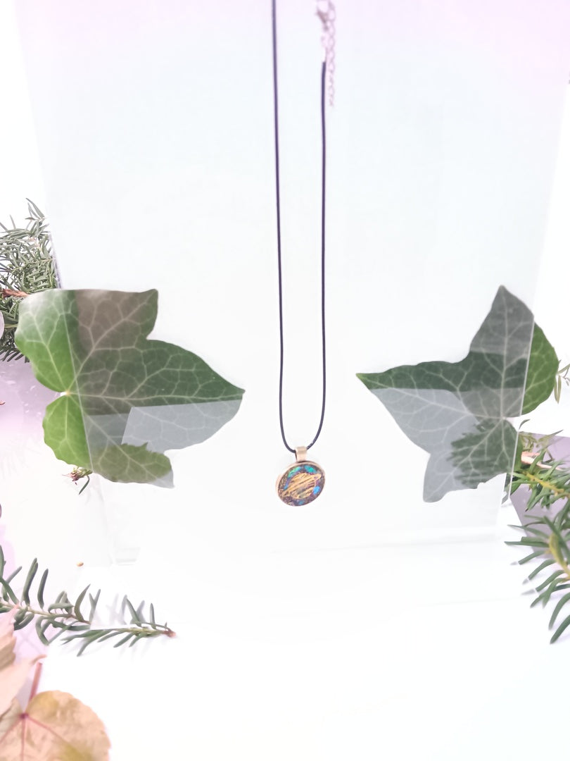 Resin Necklace, pendant en resin , chain Jewelry