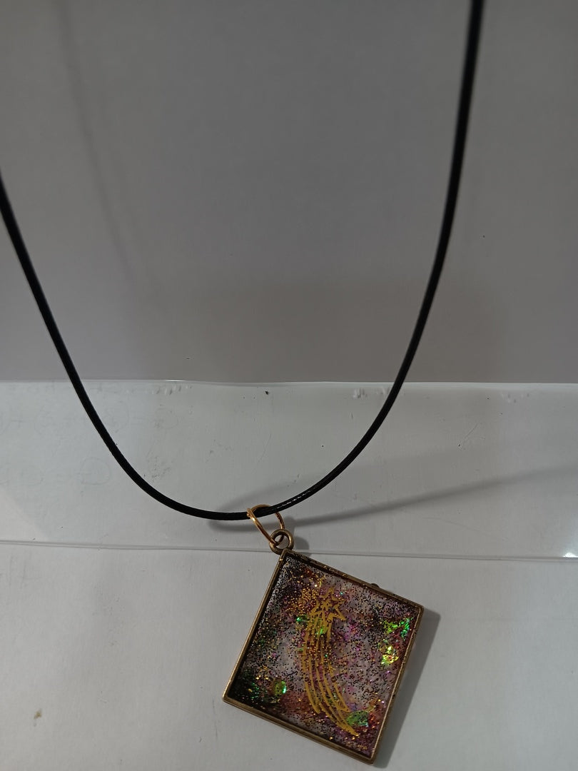 Resin Necklace, pendant en resin , chain Jewelry, keychain