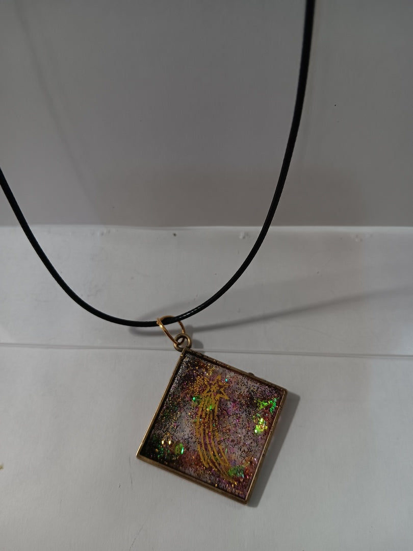 Resin Necklace, pendant en resin , chain Jewelry, keychain