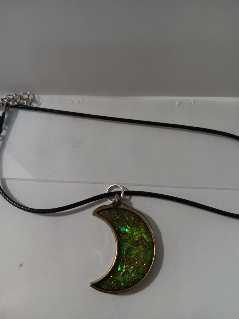 Resin Necklace, pendant en resin , chain Jewelry, keychain