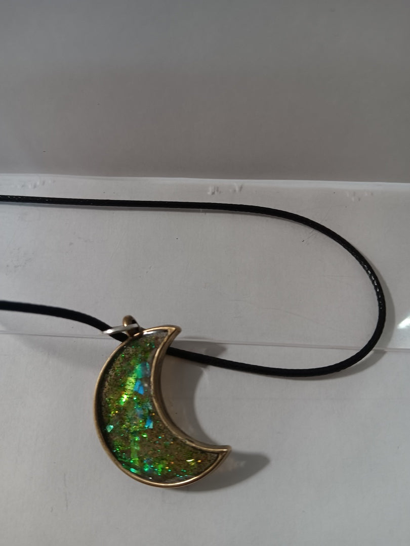 Resin Necklace, pendant en resin , chain Jewelry, keychain