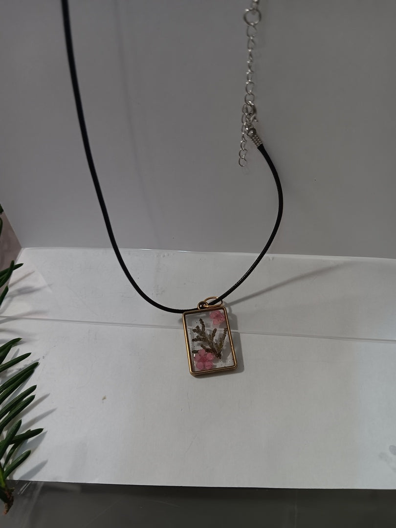 Resin Necklace, pendant en resin , chain Jewelry, keychain