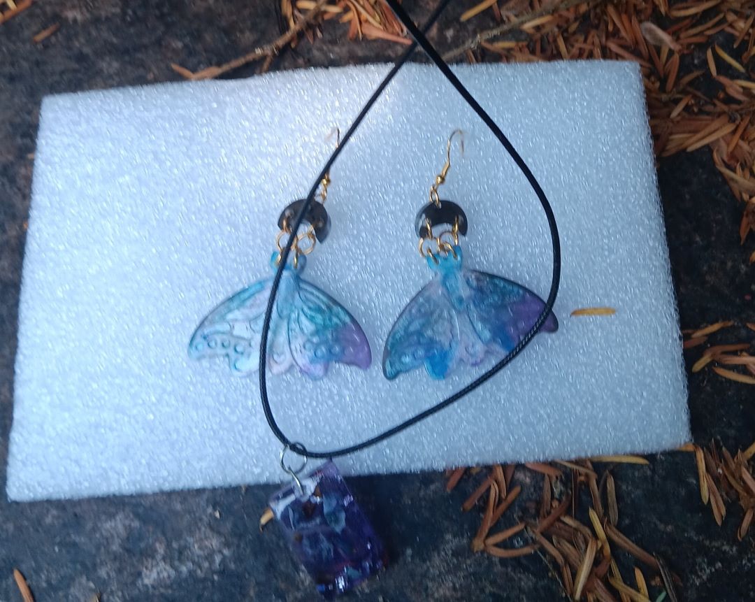 Butterfly earrings inspired by enchanting beauty of the natural word for mystical vivid touch to your jewelry collections.