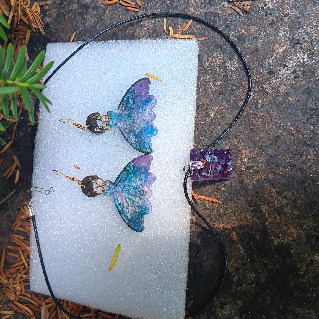 Butterfly earrings inspired by enchanting beauty of the natural word for mystical vivid touch to your jewelry collections.