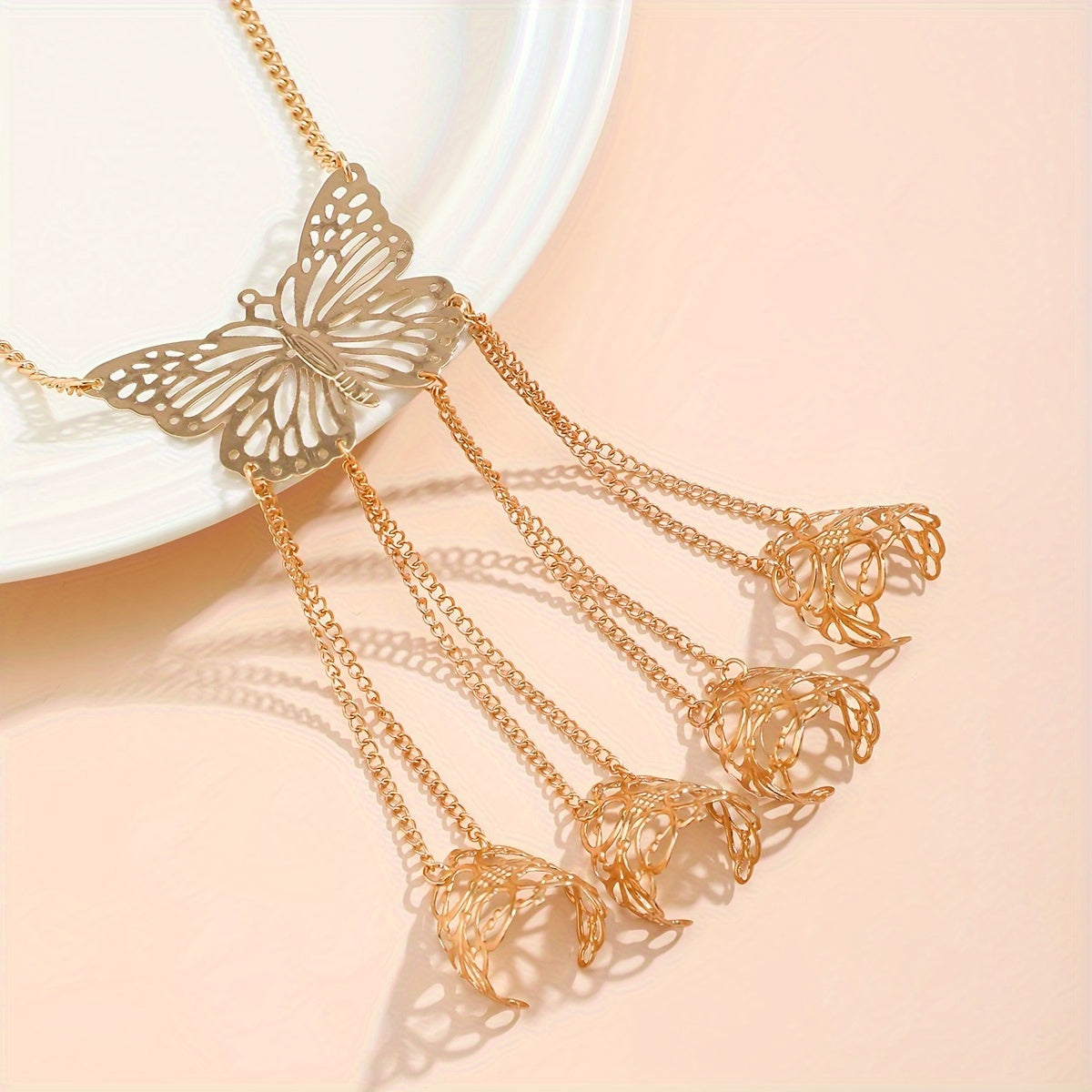 Exquisite Carved Butterfly Chain Design Finger Bracelet Hand Chain Retro Party Style Zinc Alloy Jewelry Delicate Female Gift